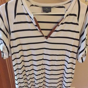 Market & Spruce v-neck T-shirt